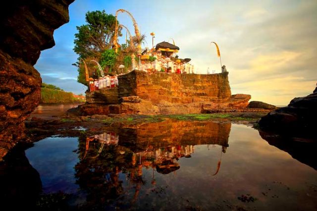 TANAH LOT TEMPLE