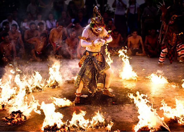  KECAK AND FIRE DANCE PERFORMANCE