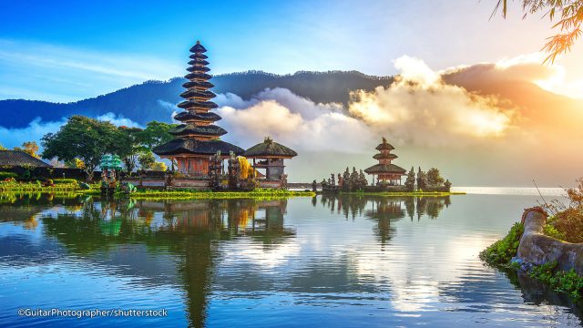  ULUN DANU BERATAN TEMPLE