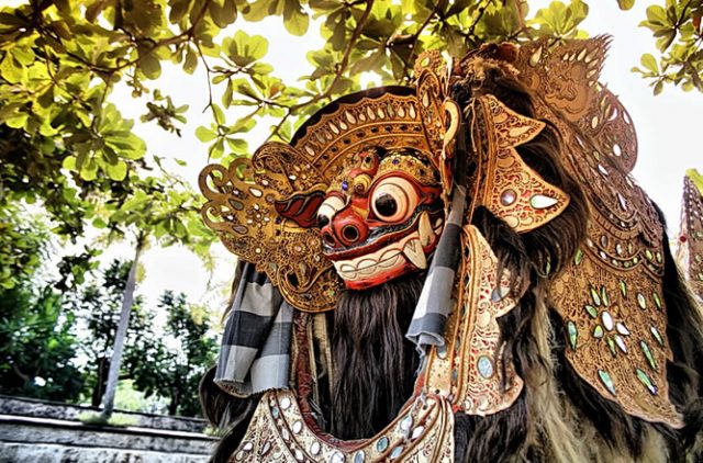 BARONG AND KERIS DANCE PERFORMANCE (TRANCE DANCE)